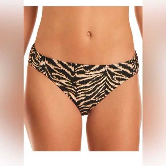 NWT Jessica Simpson
Women's Animal Print Hipster Bikini Bottom Small - Picture 1 of 5